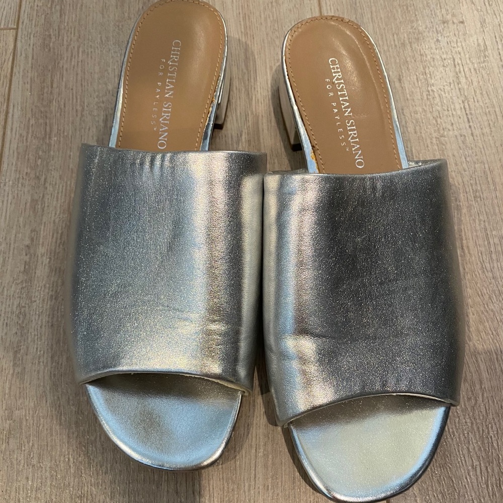 Size 8 Christian Siriano silver flats / slides